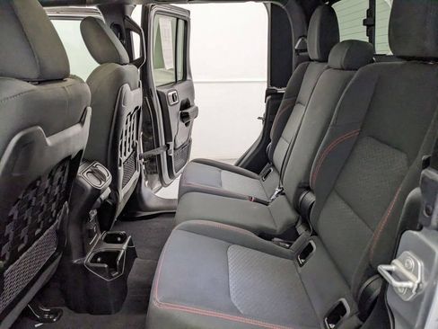 Used 2021 Jeep Gladiator Rubicon AWD/4WD image 17
