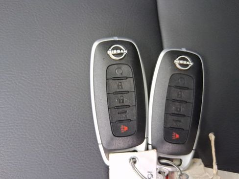 Used 2025 Nissan Sentra SR w/ SR Premium Package FWD image 32