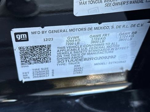 Used 2024 GMC Sierra 1500 SLT w/ SLT Premium Plus Package AWD/4WD image 60
