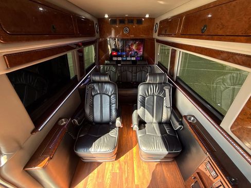 Used 2017 Mercedes-Benz Sprinter 2500 image 28