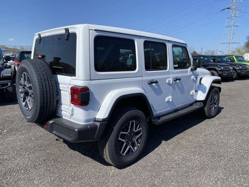 New 2026 Jeep Wrangler Unlimited Sahara AWD/4WD image 3