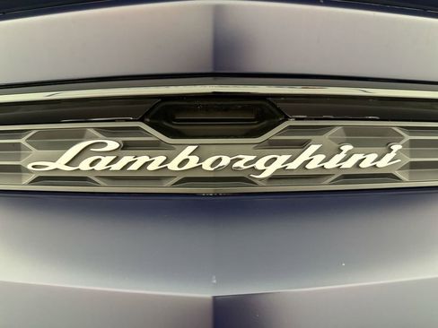 Used 2025 Lamborghini Urus SE AWD/4WD image 13