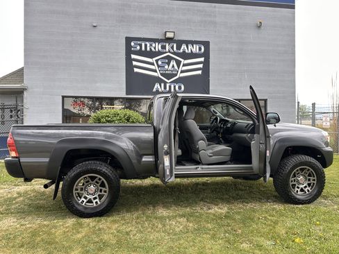 Used 2015 Toyota Tacoma 4x4 Access Cab w/ Convenience Package image 26