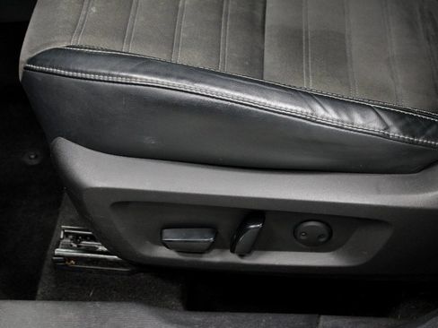 Used 2022 Mitsubishi Outlander SE image 25