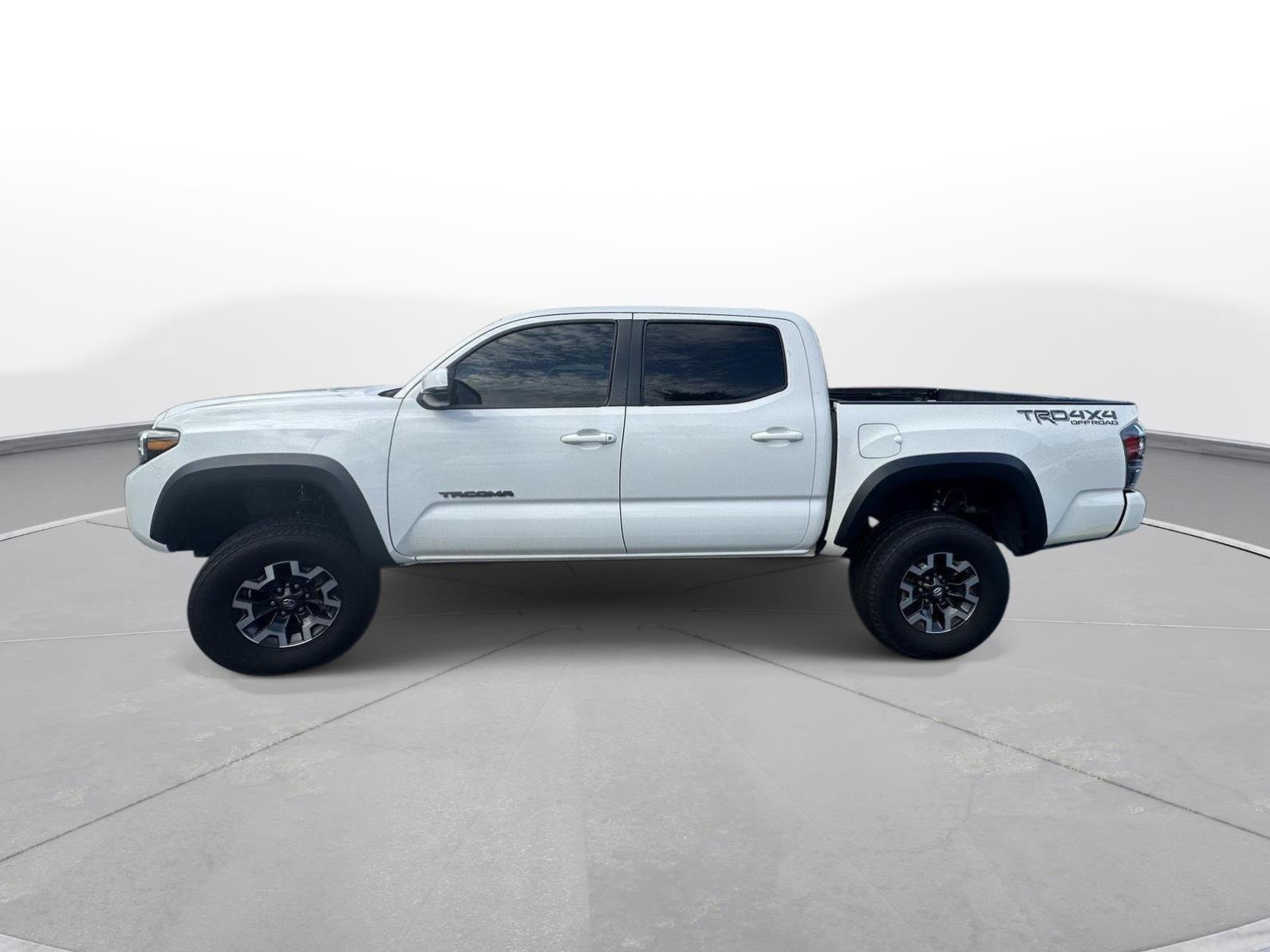 Certified 2020 Toyota Tacoma TRD Off-Road w/ TRD Premium Off Road Package AWD/4WD image 9