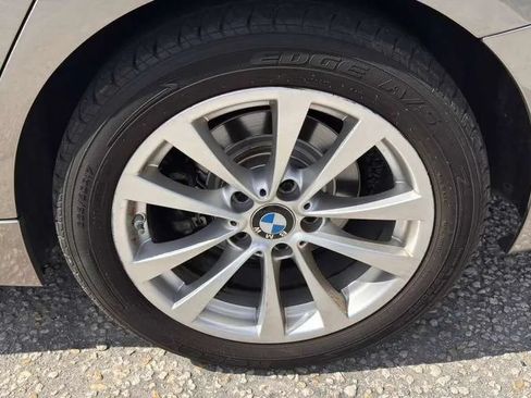 Used 2017 BMW 320i Sedan RWD image 22
