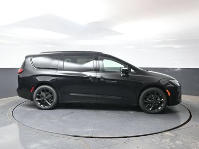 New 2027 Chrysler Pacifica Limited