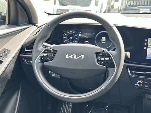 Used 2023 Kia Niro Wind w/ Wind Preserve Package FWD image 8