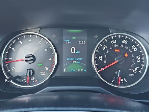 Used 2021 Toyota RAV4 XLE image 19