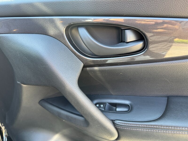 Used 2020 Nissan Rogue S FWD image 42