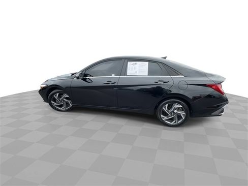 Used 2024 Hyundai Elantra Limited image 6