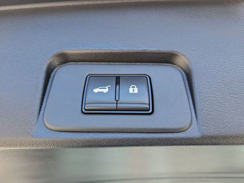 Used 2025 Nissan Rogue SV image 11