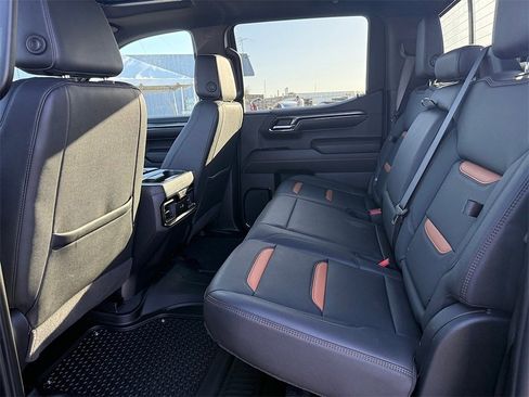 Used 2024 GMC Sierra 1500 AT4 w/ Technology Package image 6