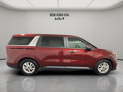 Used 2024 Kia Carnival LX FWD image 6