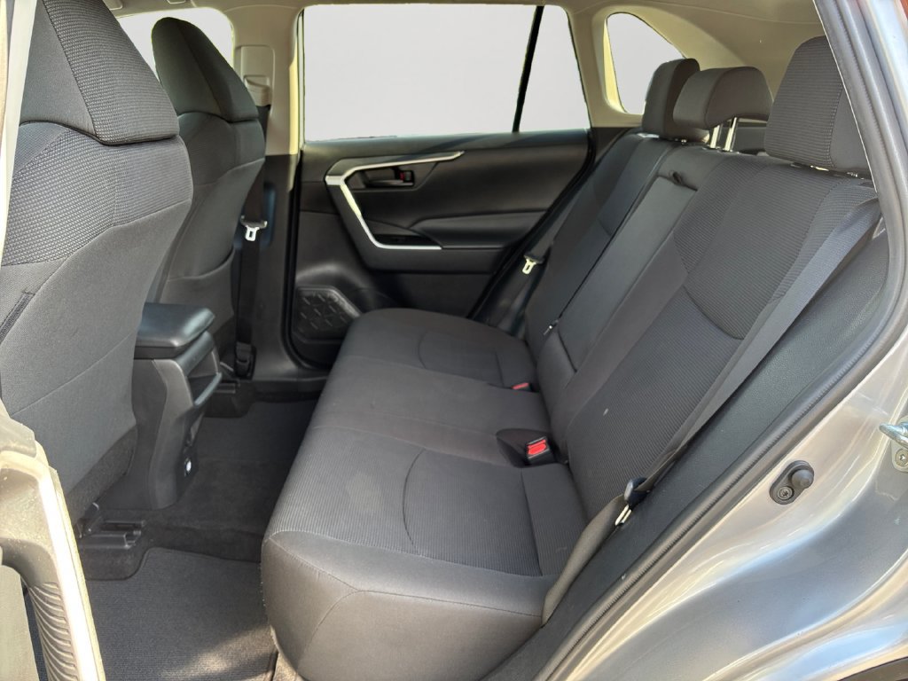 Used 2021 Toyota RAV4 LE FWD image 15