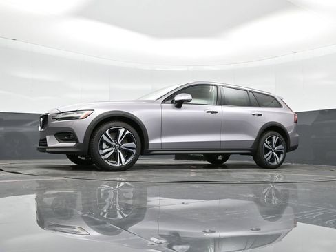 New 2026 Volvo V60 B5 Cross Country Plus w/ Protection Package Premier image 30