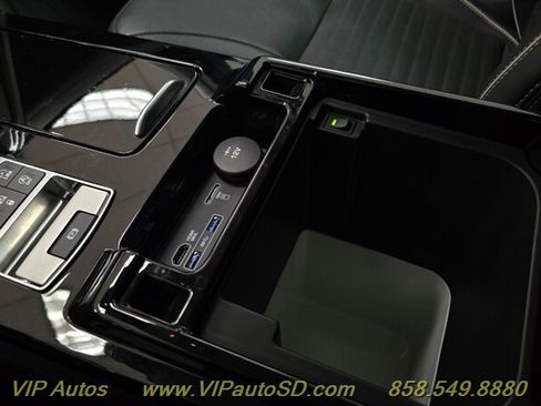 Used 2017 Land Rover Discovery First Edition image 44