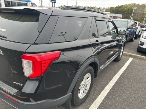 Used 2021 Ford Explorer XLT w/ Equipment Group 202A image 3