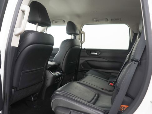 Used 2025 Nissan Armada SV AWD/4WD image 19