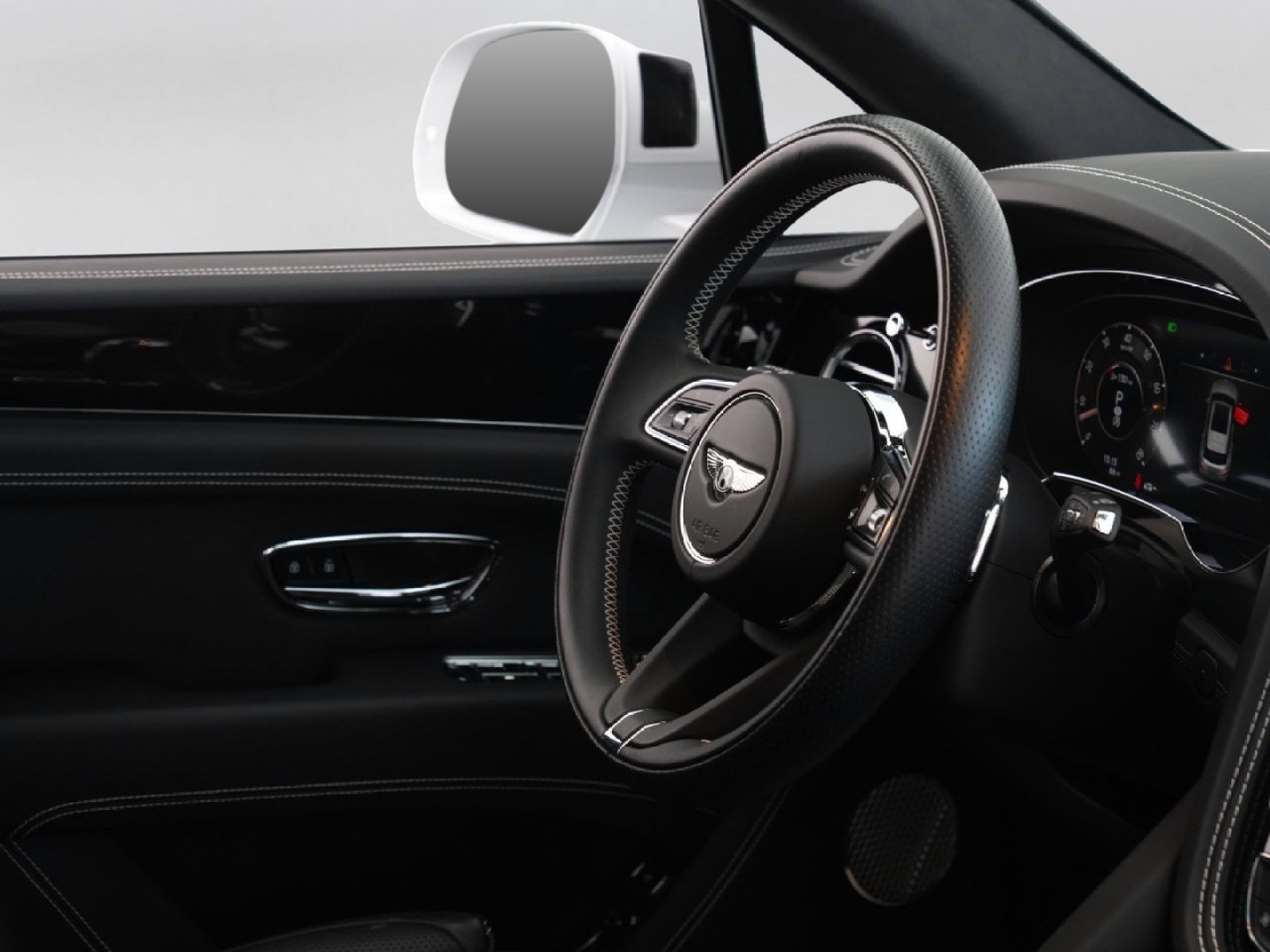 Used 2024 Bentley Bentayga AWD/4WD image 35