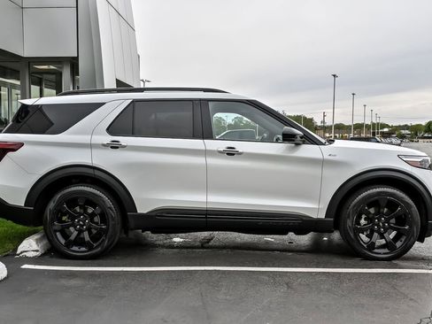 Certified 2023 Ford Explorer ST-Line AWD/4WD image 11