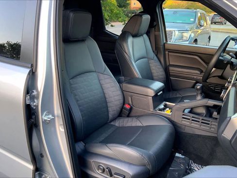 Used 2024 Toyota Tacoma TRD Sport w/ TRD Sport Premium Package image 9