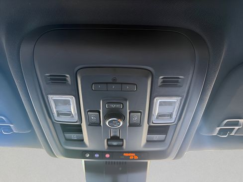 Used 2024 Chevrolet Suburban High Country AWD/4WD image 32
