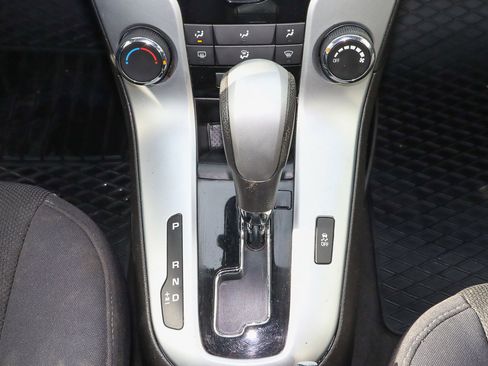 Used 2016 Chevrolet Cruze LT image 18