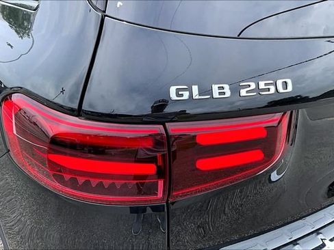 Used 2024 Mercedes-Benz GLB 250 image 23