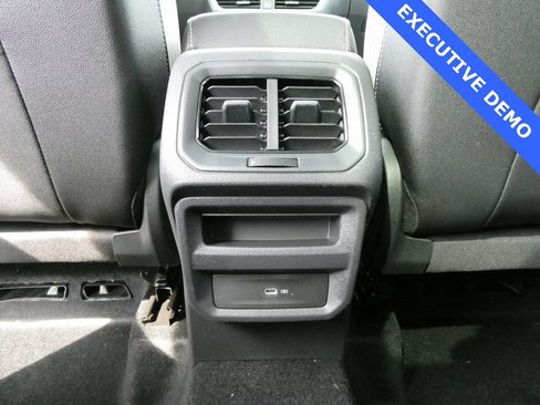 Used 2025 Volkswagen Taos SE image 39