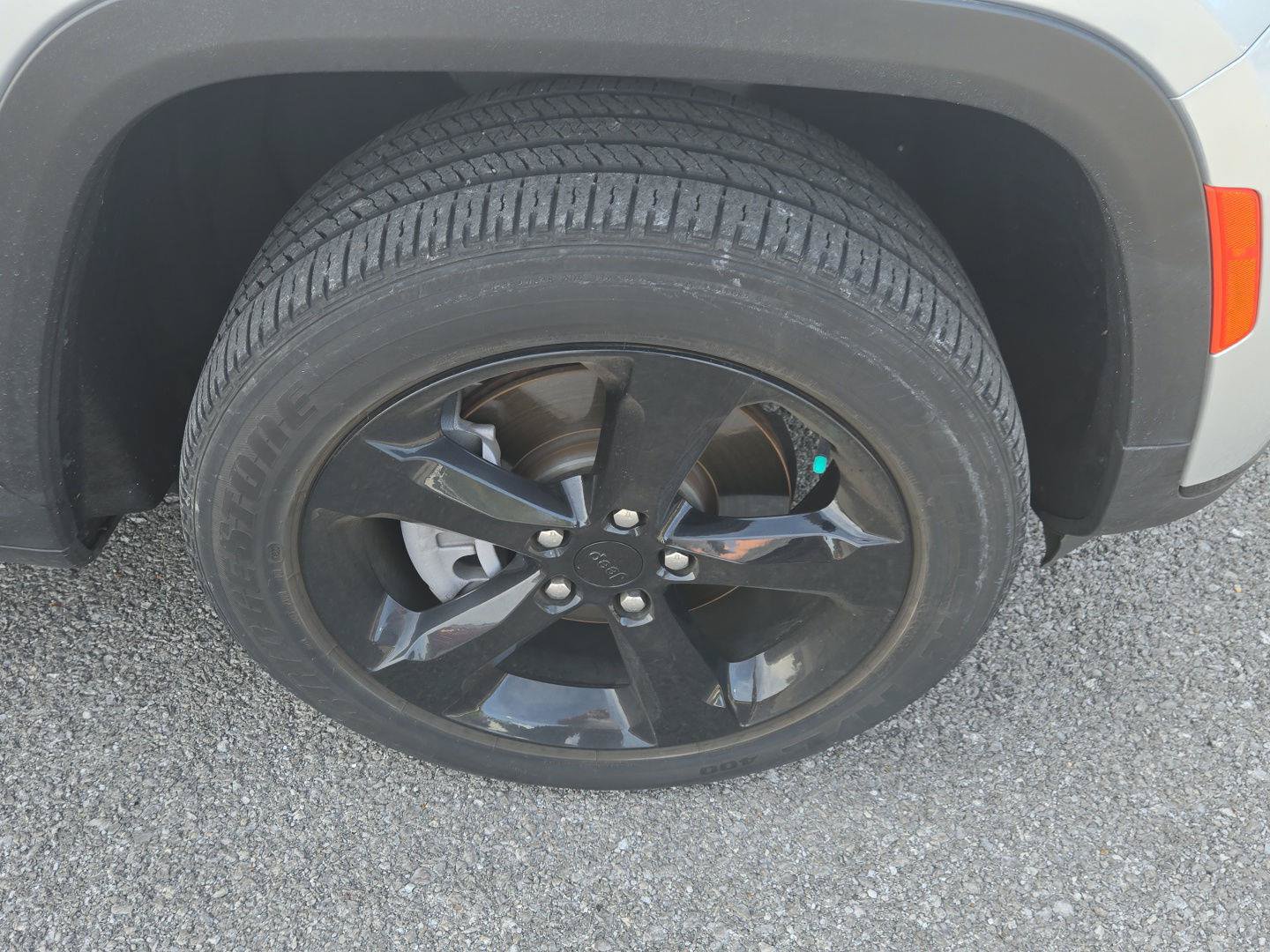 Used 2023 Jeep Grand Cherokee L Laredo RWD image 9