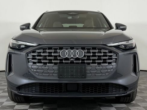 Used 2025 Audi Q5 Premium w/ Convenience Package image 6