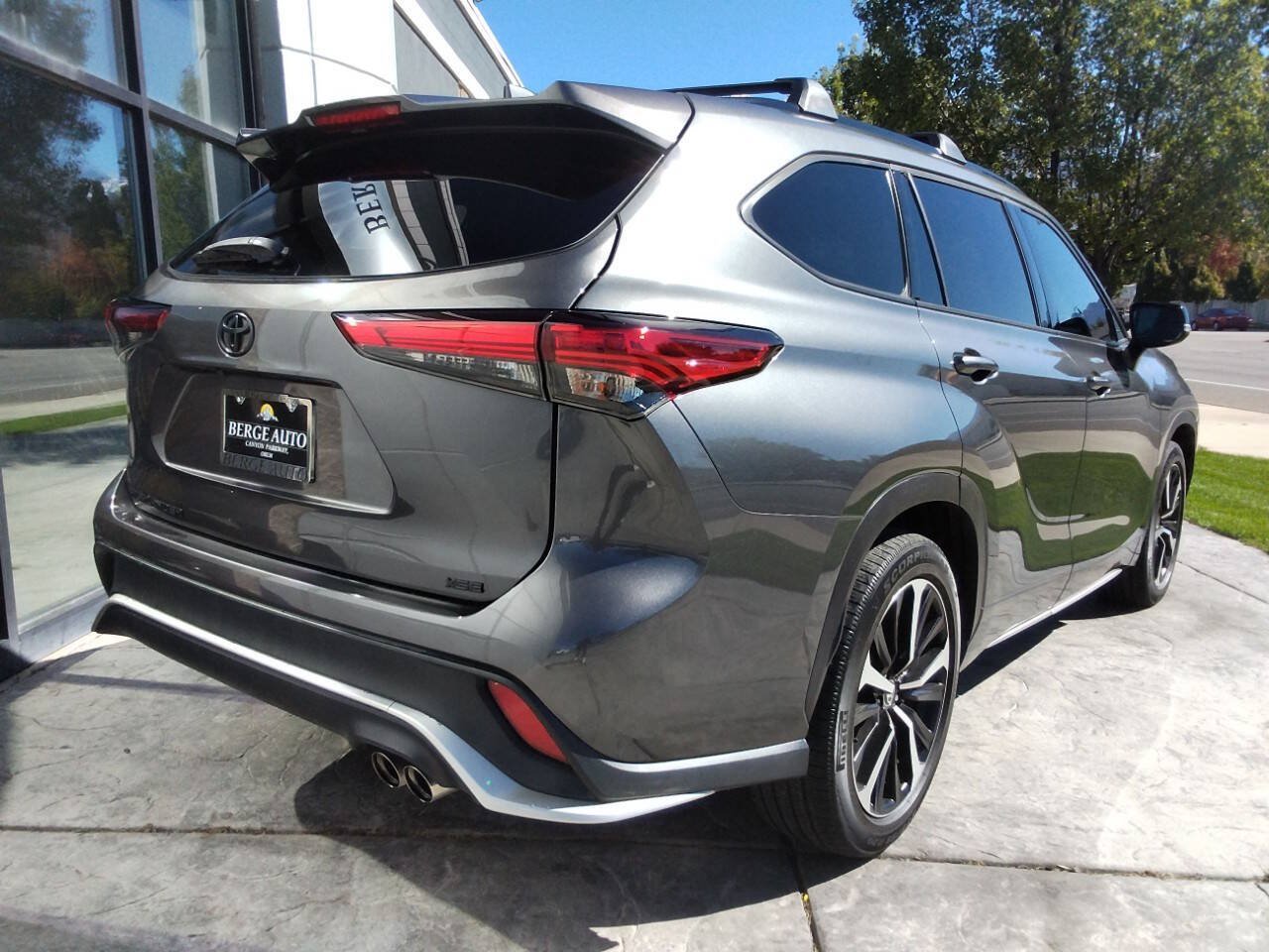 Used 2021 Toyota Highlander XSE FWD image 5