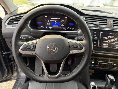 Used 2024 Volkswagen Tiguan SE FWD image 31
