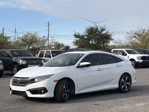 Used 2018 Honda Civic Touring image 10