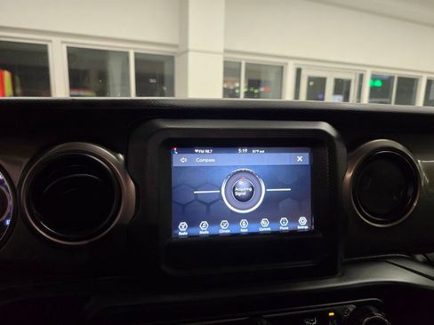 Used 2023 Jeep Gladiator Sport AWD/4WD image 27