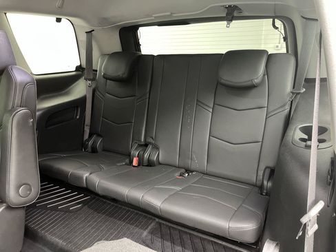 Used 2019 Cadillac Escalade Luxury AWD/4WD image 14