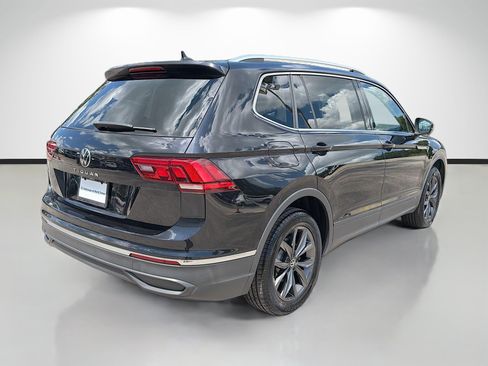 Used 2023 Volkswagen Tiguan SE FWD image 3