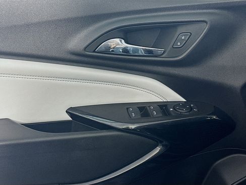 Used 2025 Chevrolet Trax LT image 15