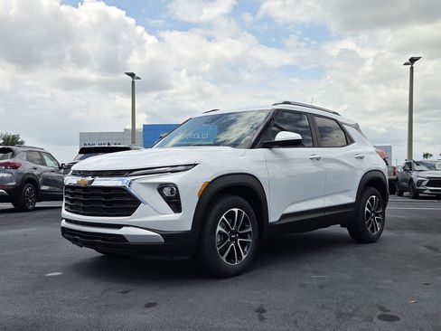 New 2026 Chevrolet TrailBlazer LT w/ Driver Confidence Package FWD image 2