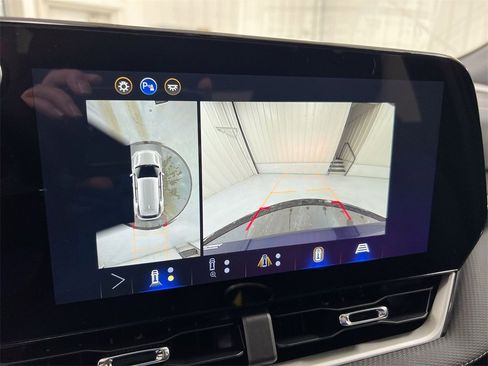 New 2026 Chevrolet Equinox LT w/ Safety and Technology Package image 16