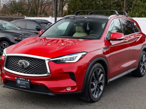 Used 2019 INFINITI QX50 Essential w/ Sensory Package image 3