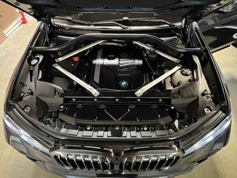 Used 2022 BMW X7 xDrive40i w/ M Sport Package AWD/4WD image 25