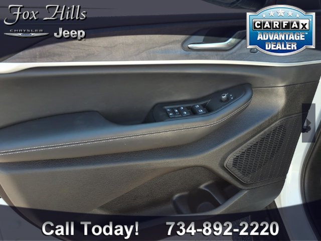 Certified 2025 Jeep Grand Cherokee L Limited w/ Black Appearance Package AWD/4WD image 15