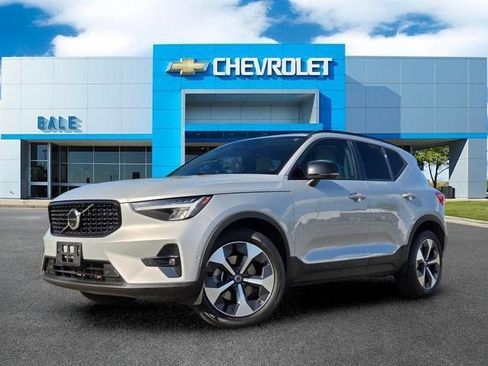 Used 2023 Volvo XC40 B4 Ultimate FWD image 25