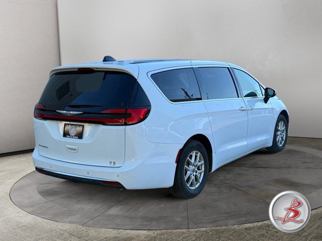 Used 2023 Chrysler Pacifica Touring-L FWD image 7