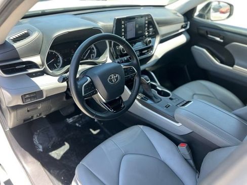 Used 2020 Toyota Highlander XLE FWD image 15