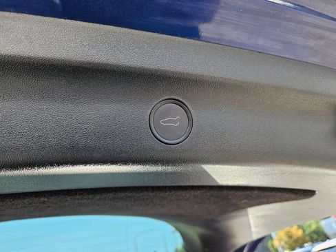 Used 2021 Tesla Model Y Long Range AWD/4WD image 11