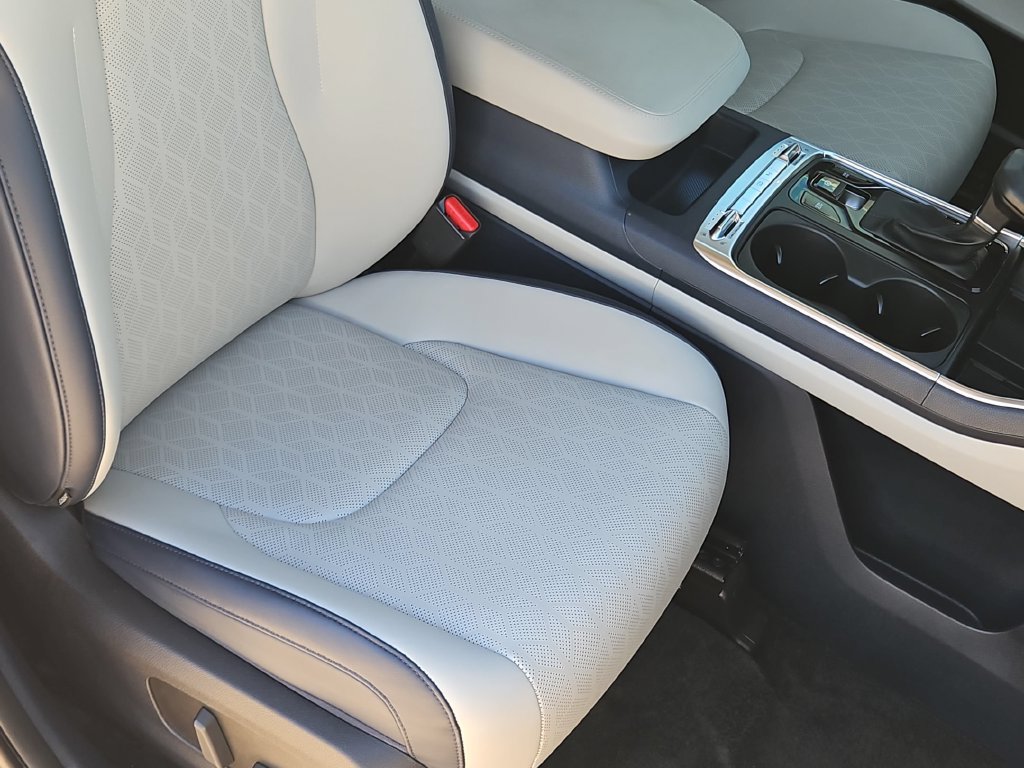 Used 2025 Kia Carnival SX FWD image 31