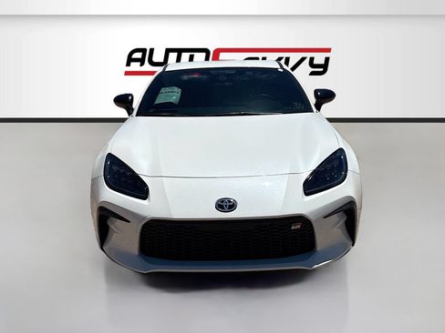 Used 2025 Toyota GR86 Premium w/ ALL Weather Mat Package (TMS) RWD image 2